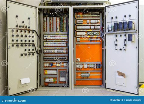 what does the distribution box do|industrial distribution box.